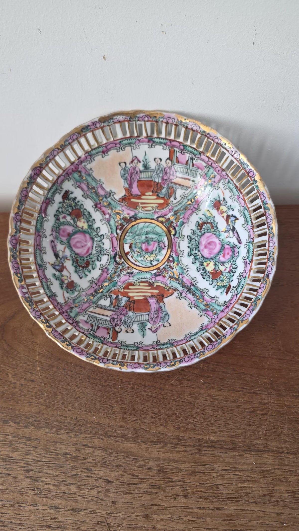 Vintage Chinese Rose Medallion Plate Famille Rose Porcelain Pierced Rim Canton Export Decorative Dish - Image 3