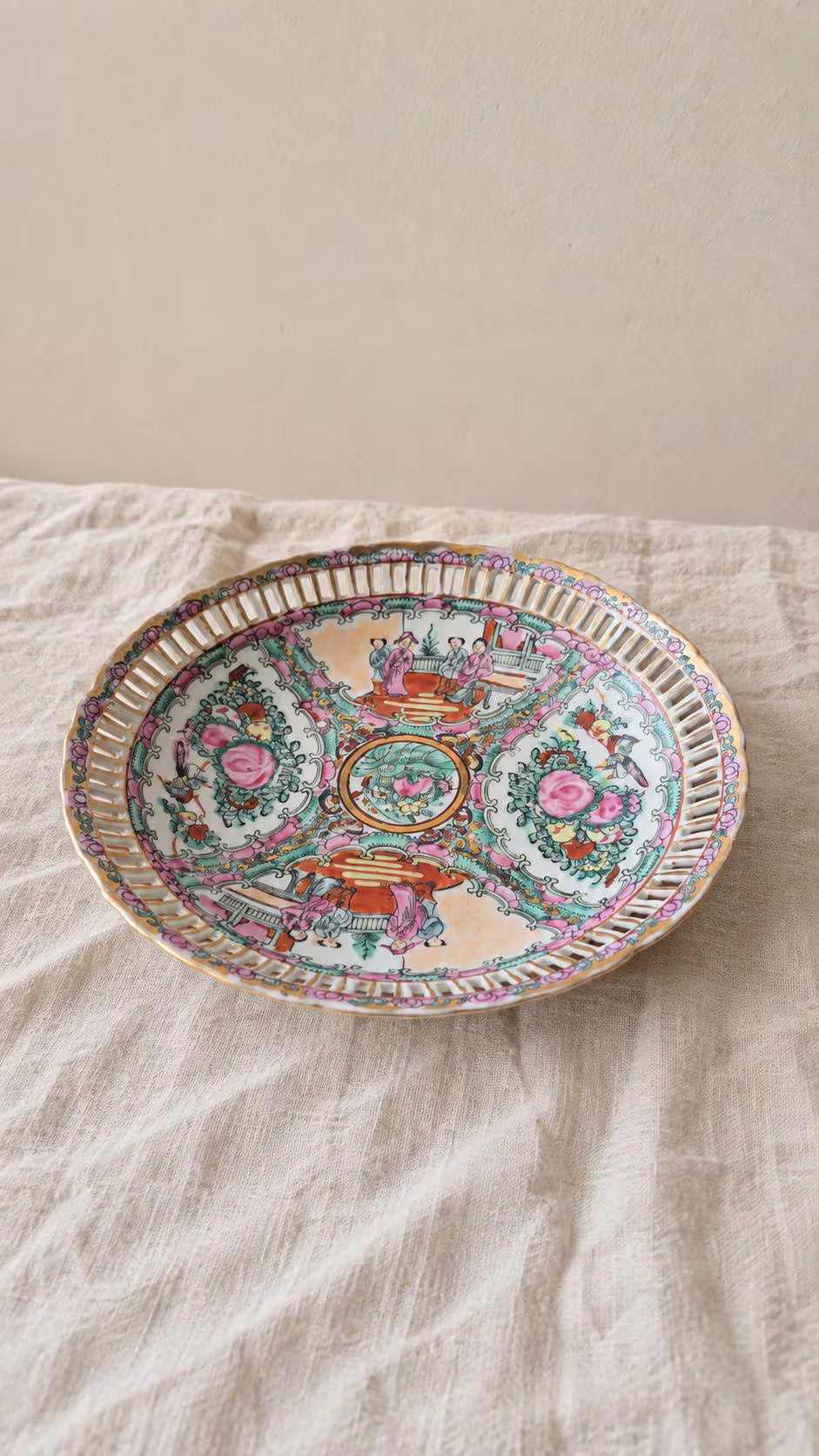 Vintage Chinese Rose Medallion Plate Famille Rose Porcelain Pierced Rim Canton Export Decorative Dish - Image 1