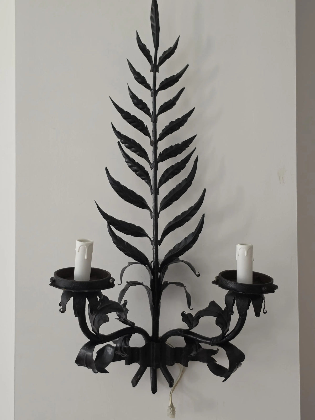 Vintage Italian Tole Wall Sconce Black Metal Botanical Light Double Arm Leaf Floral Hollywood Regency Mid Century Statement Lighting - Image 3