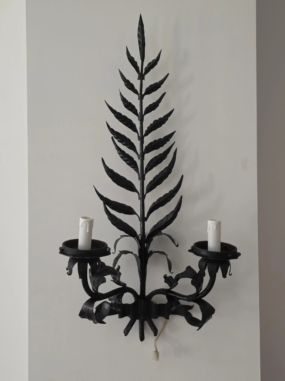 Vintage Italian Tole Wall Sconce Black Metal Botanical Light Double Arm Leaf Floral Hollywood Regency Mid Century Statement Lighting - Image 4