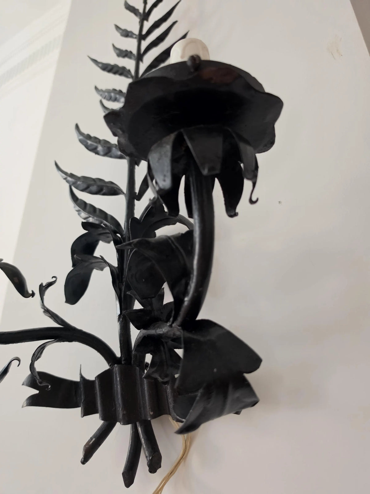 Vintage Italian Tole Wall Sconce Black Metal Botanical Light Double Arm Leaf Floral Hollywood Regency Mid Century Statement Lighting - Image 6