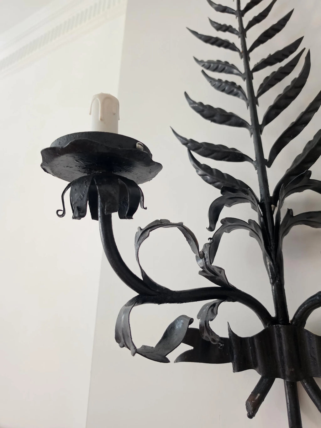 Vintage Italian Tole Wall Sconce Black Metal Botanical Light Double Arm Leaf Floral Hollywood Regency Mid Century Statement Lighting - Image 7