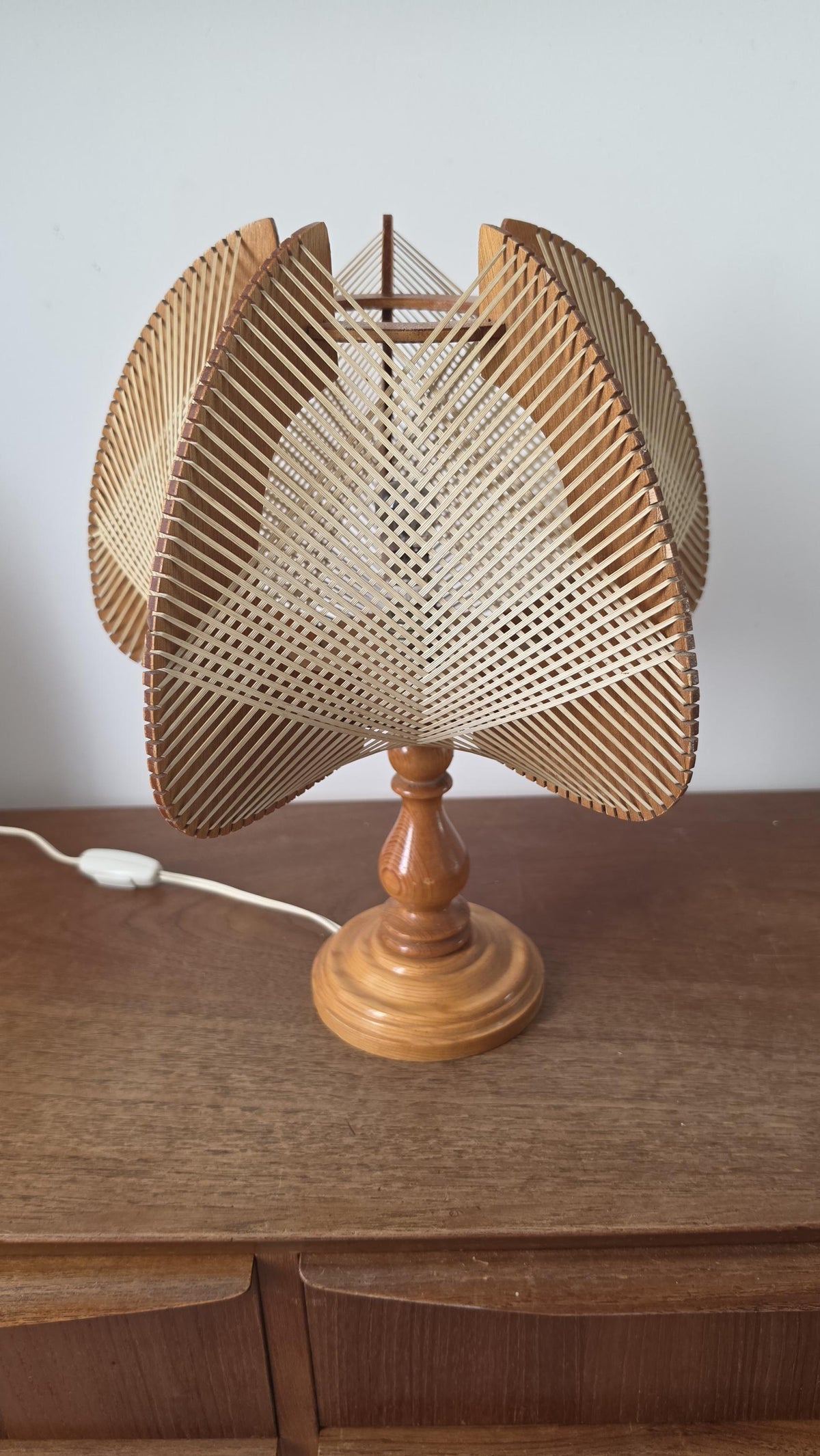 Vintage Mid Century String Art Table Lamp Wooden Geometric Shade Atomic Modernist Lighting Retro Bedside Accent Lamp MCM Home Decor - Image 4
