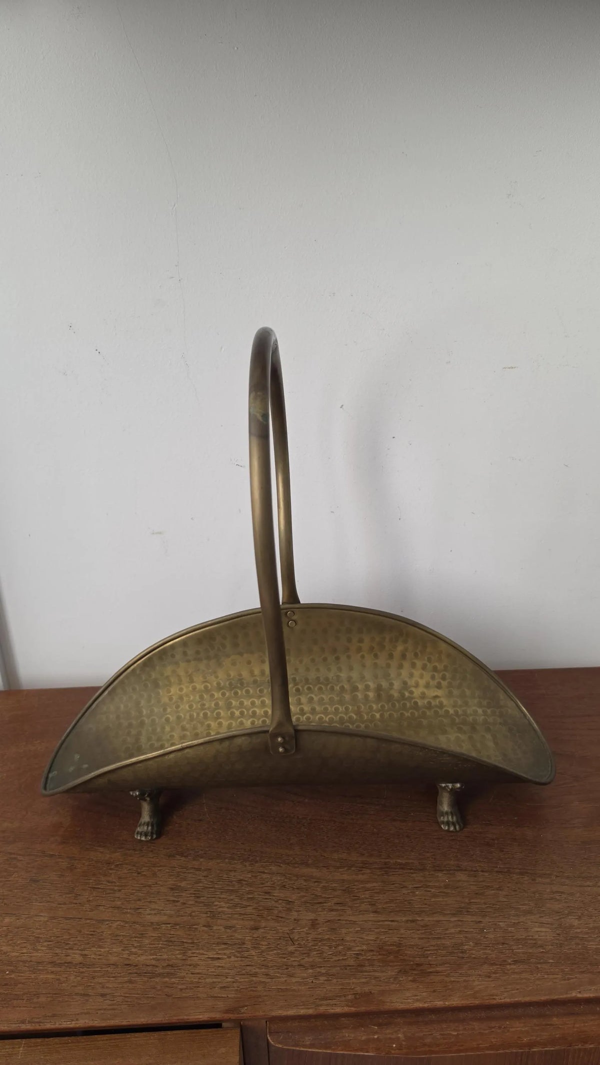 Vintage Brass Log Basket Fireplace Wood Holder Hammered Metal Firewood Carrier Claw Feet Hearth Storage Mid Century Home Decor - Image 3