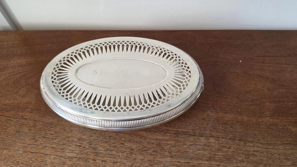 Vintage Silver Plate Warming Serving Dish, Oval Pierced Tableware with Lid, Footed Buffet Server, English Style Dining Serveware - Image 4
