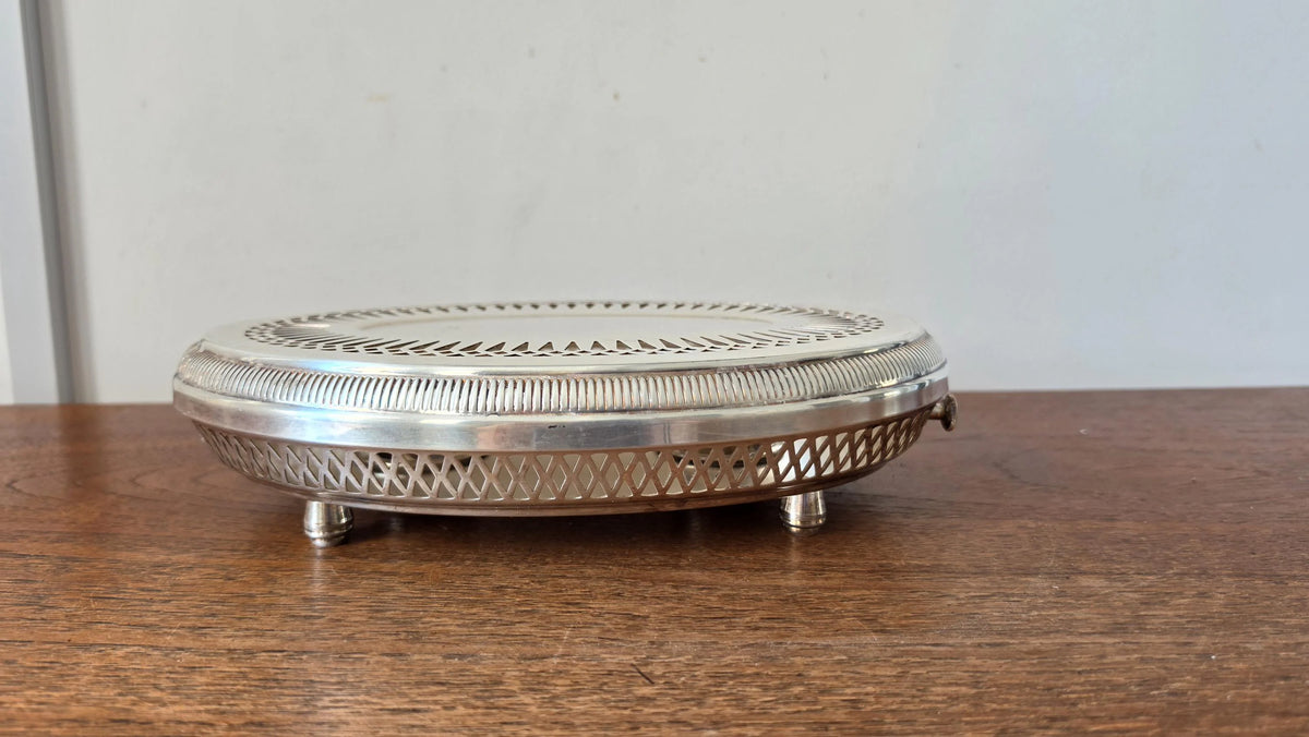 Vintage Silver Plate Warming Serving Dish, Oval Pierced Tableware with Lid, Footed Buffet Server, English Style Dining Serveware - Image 6
