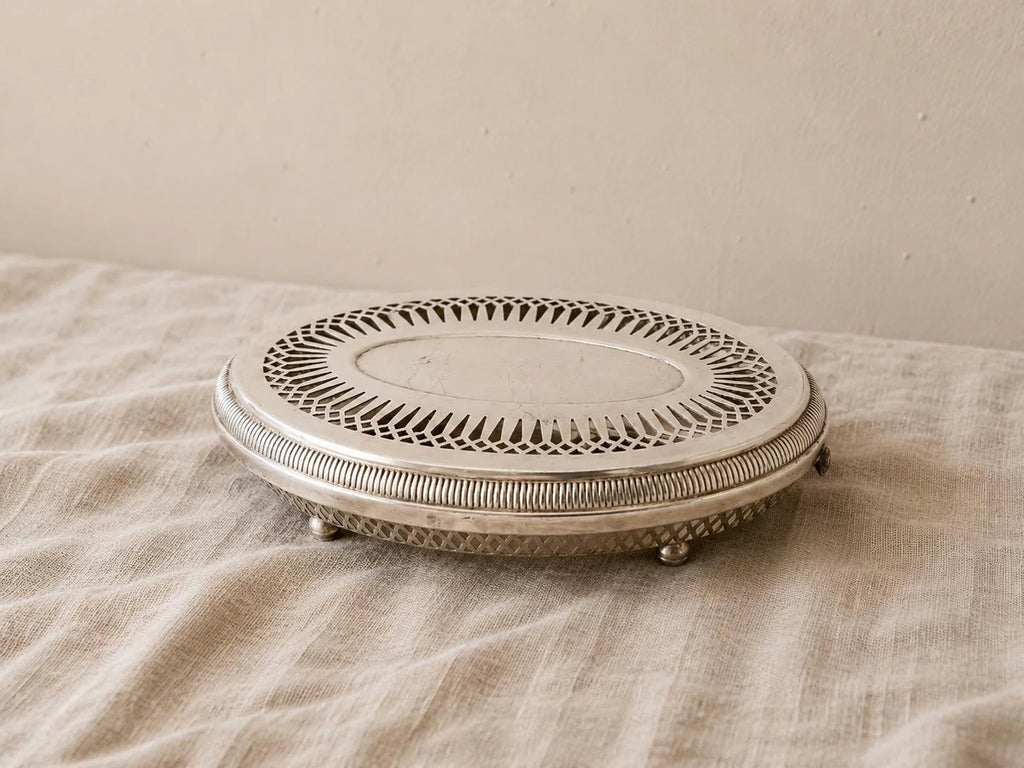Vintage Silver Plate Warming Serving Dish, Oval Pierced Tableware with Lid, Footed Buffet Server, English Style Dining Serveware - Image 1