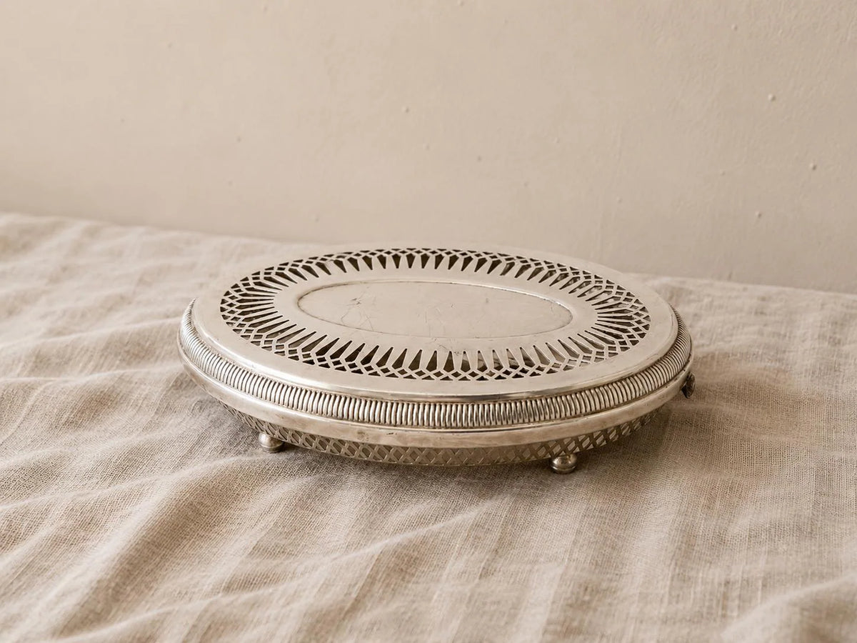 Vintage Silver Plate Warming Serving Dish, Oval Pierced Tableware with Lid, Footed Buffet Server, English Style Dining Serveware - Image 1