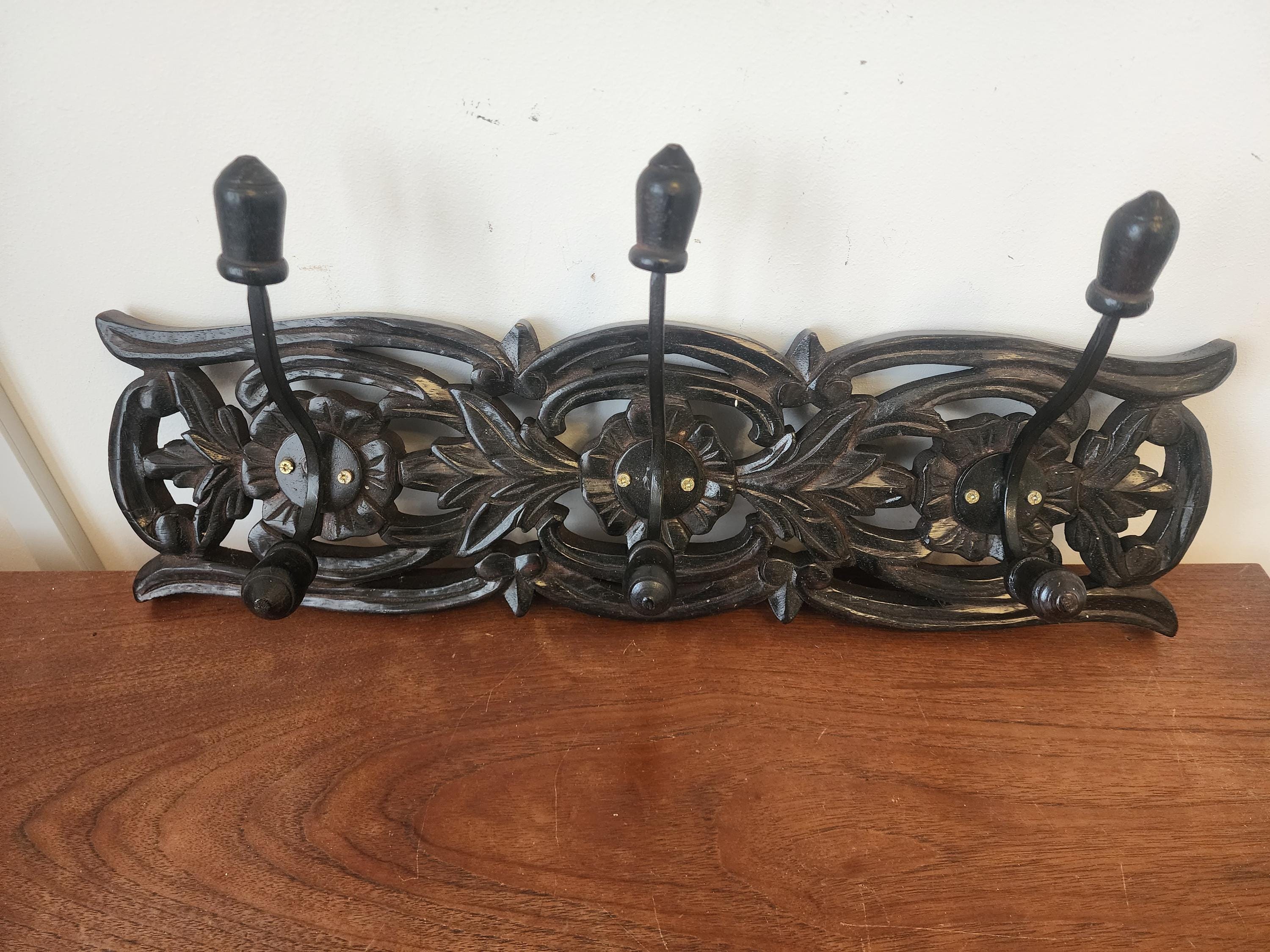 Vintage Carved Wood Wall Coat Rack With 3 Hooks, Ornate Victorian Style Wall Hooks, Entryway Hat Coat Towel Rack Rustic Decor