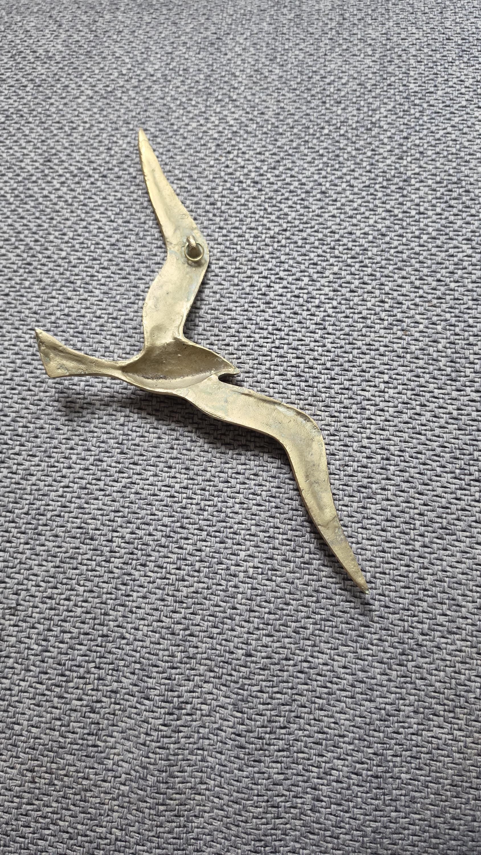 Vintage Brass Seagull Wall Decor, Mid Century Modern Flying Bird Wall Art, Minimalist Coastal Sculpture, Hollywood Regency Accent