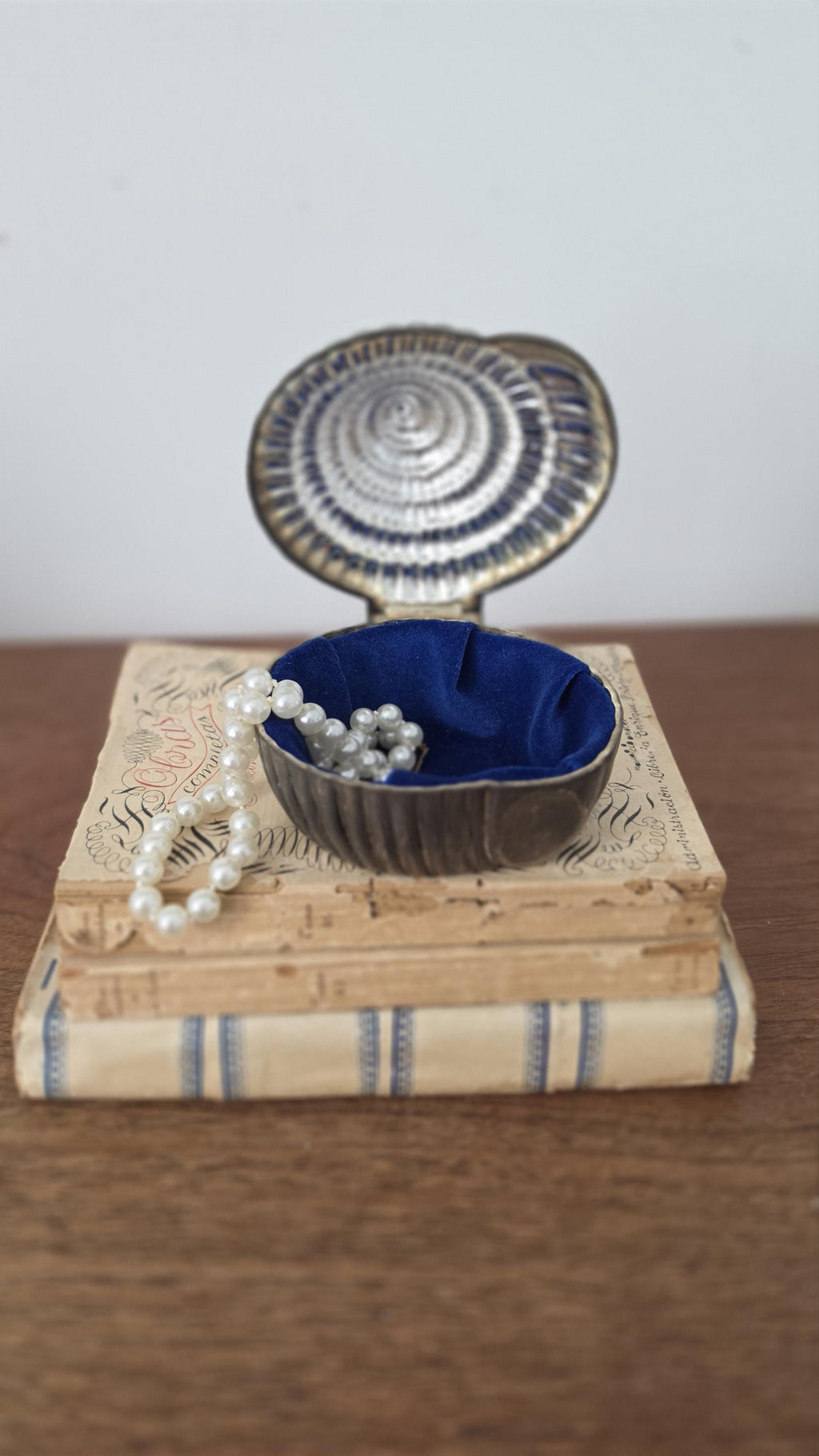 Vintage Seashell Trinket Box, Silver Tone Shell Jewelry Box, Coastal Vanity Decor, Hollywood Regency Keepsake Box