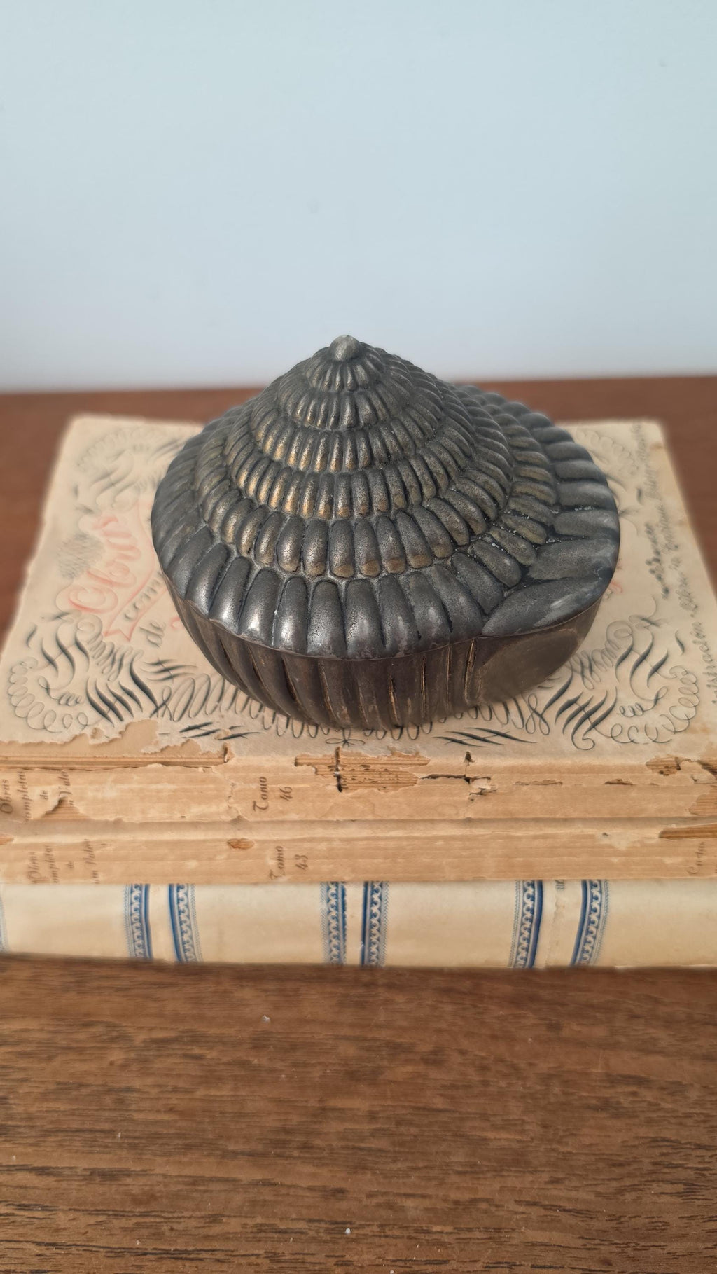 Vintage Seashell Trinket Box, Silver Tone Shell Jewelry Box, Coastal Vanity Decor, Hollywood Regency Keepsake Box