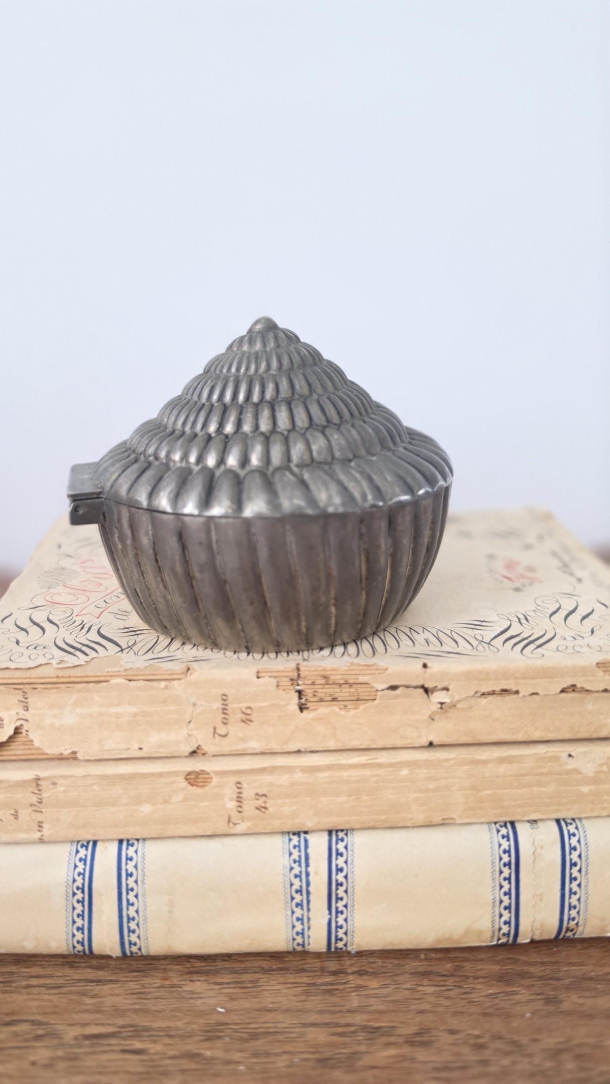 Vintage Seashell Trinket Box, Silver Tone Shell Jewelry Box, Coastal Vanity Decor, Hollywood Regency Keepsake Box