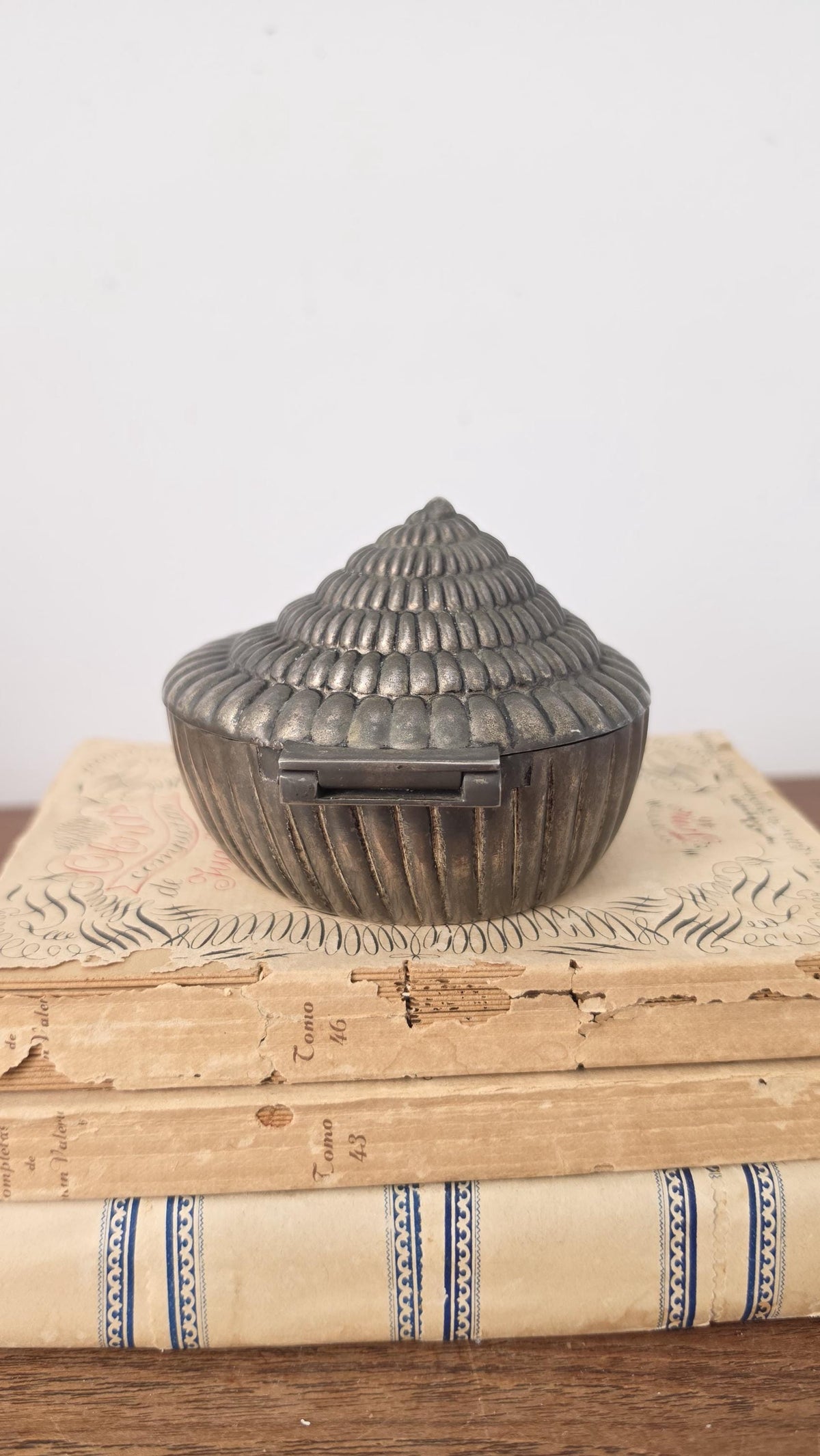 Vintage Seashell Trinket Box, Silver Tone Shell Jewelry Box, Coastal Vanity Decor, Hollywood Regency Keepsake Box