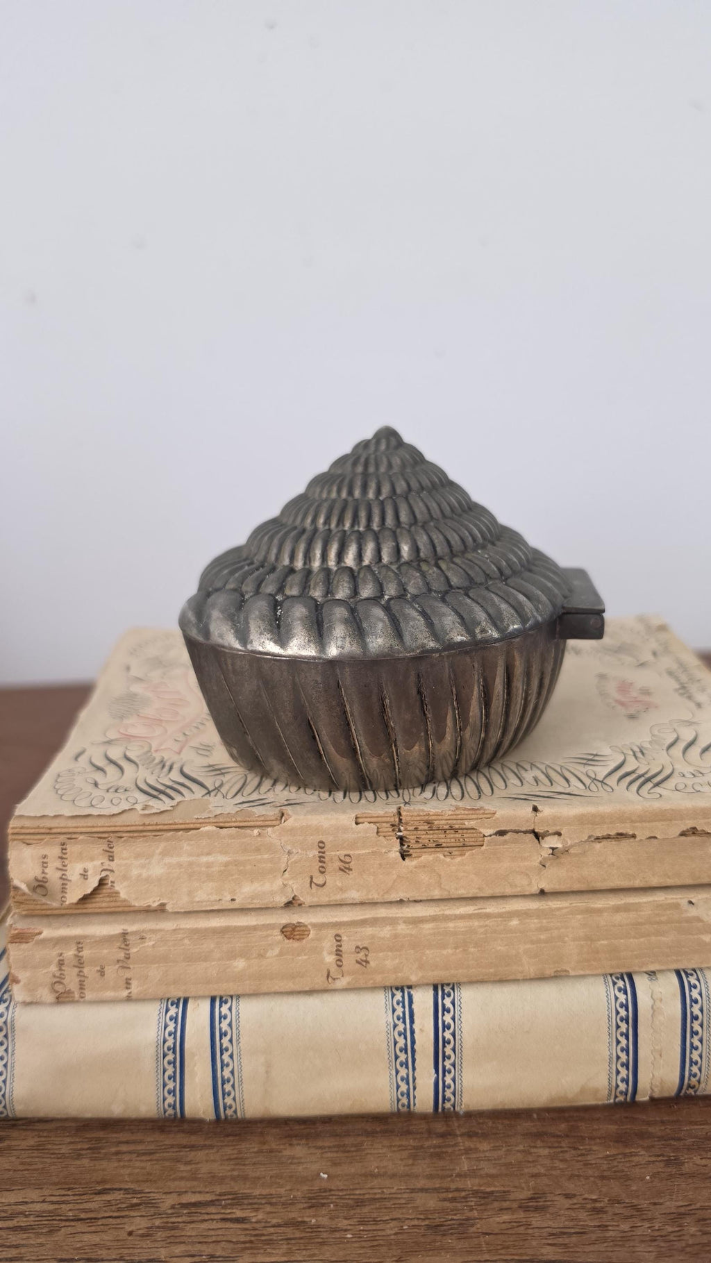 Vintage Seashell Trinket Box, Silver Tone Shell Jewelry Box, Coastal Vanity Decor, Hollywood Regency Keepsake Box