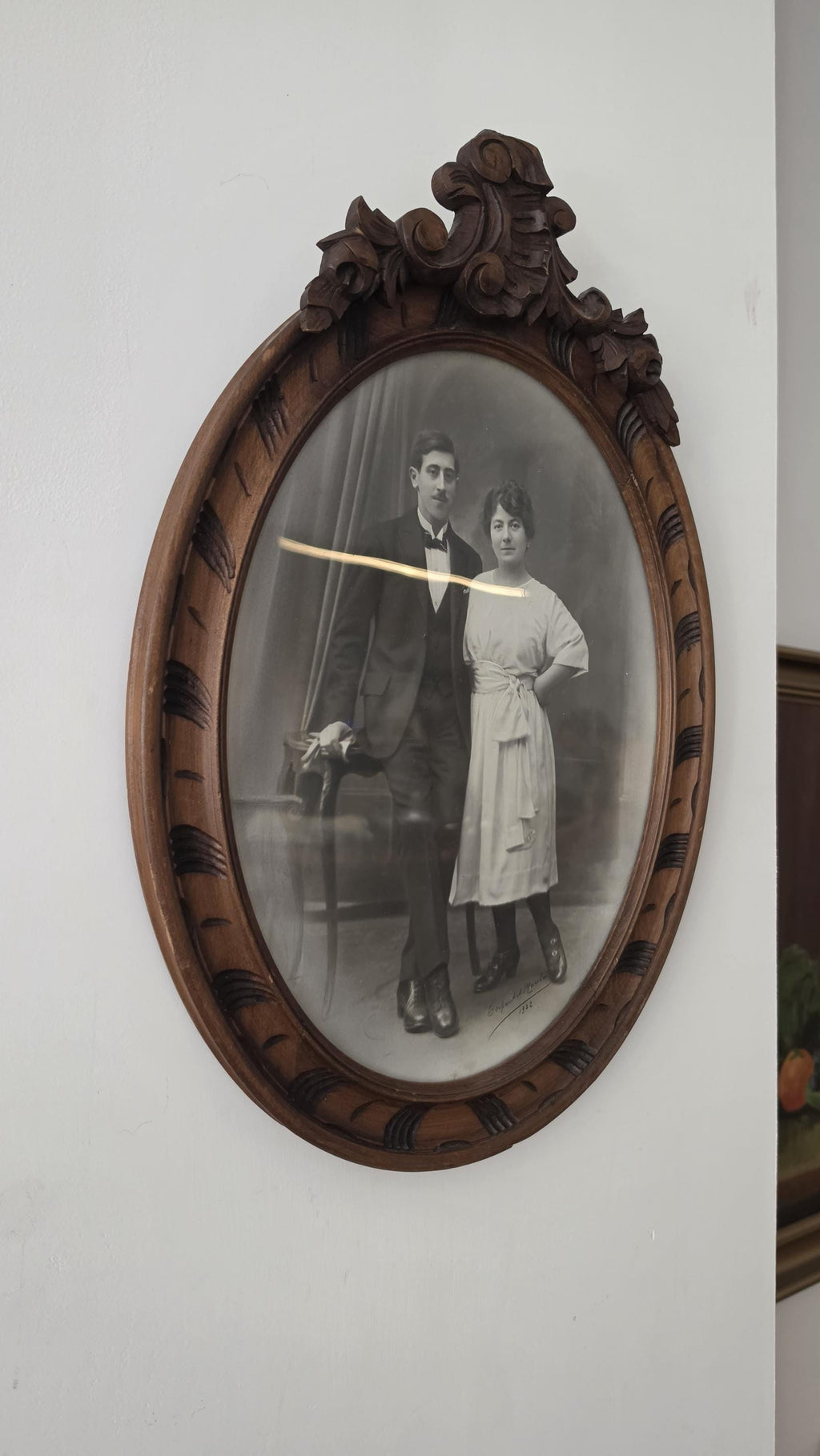 Large Antique Oval Wooden Picture Frame with Black & White Portrait, French Wall Frame, Ornately Carved Wood Frame, Gallery Wall Decor