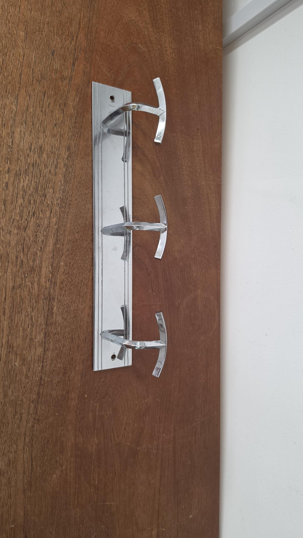 Mid Century Modern Chrome Coat Rack, Space Age Wall Hooks, Vintage 1970s Metal Hat Rack, Minimalist Entryway Organizer, Industrial Storage
