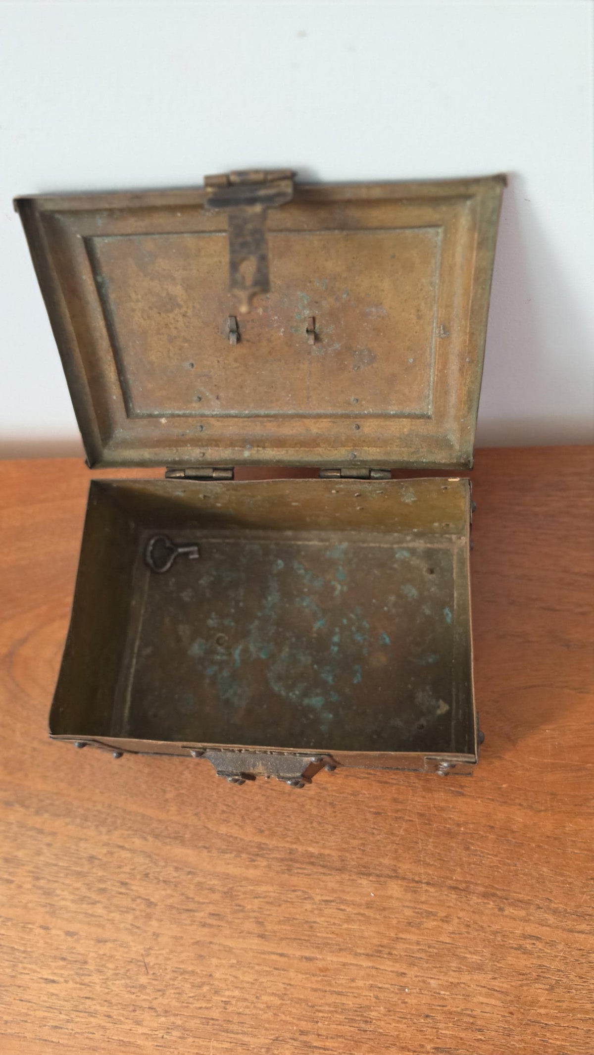 Vintage Brass Betel Box Paan Daan Kerala Box Vetrila Chellam Indian Trinket Chest Jewelry Casket Spice Box with Original Key