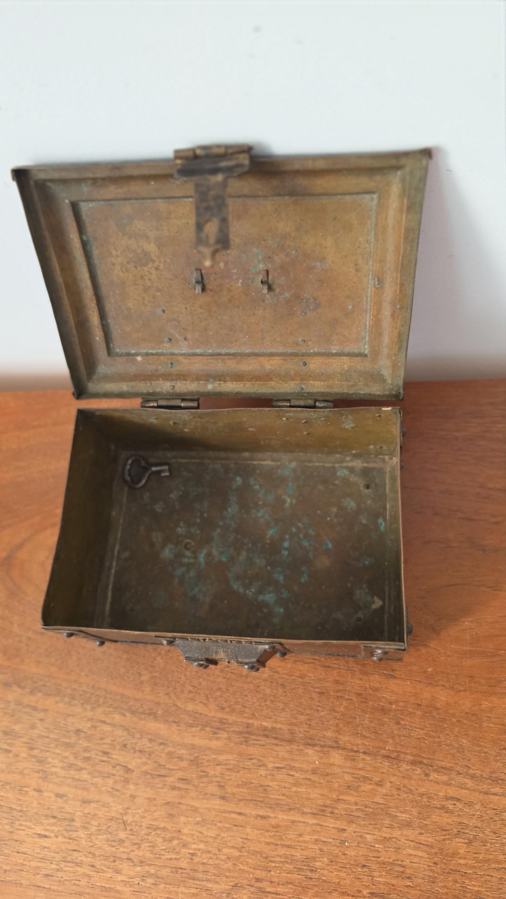 Vintage Brass Betel Box Paan Daan Kerala Box Vetrila Chellam Indian Trinket Chest Jewelry Casket Spice Box with Original Key
