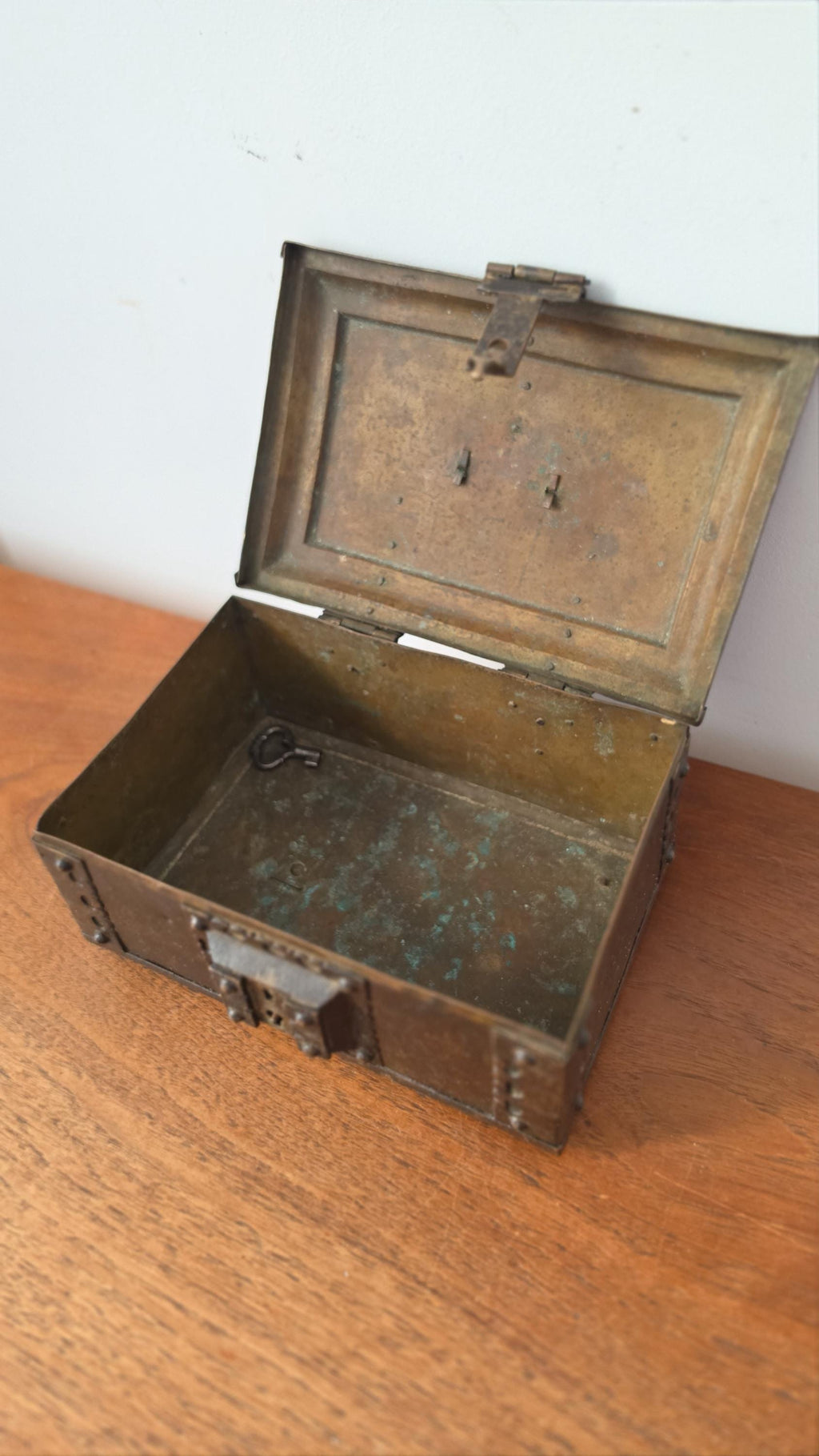 Vintage Brass Betel Box Paan Daan Kerala Box Vetrila Chellam Indian Trinket Chest Jewelry Casket Spice Box with Original Key