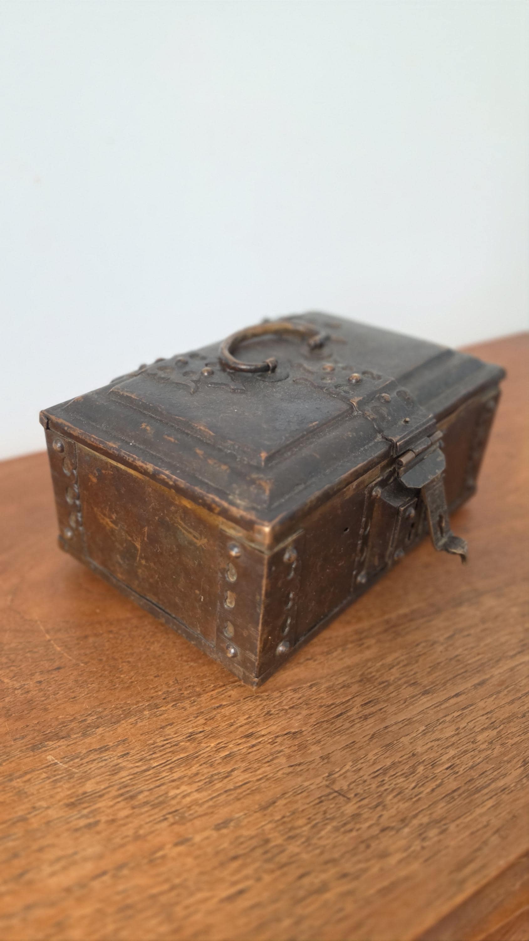 Vintage Brass Betel Box Paan Daan Kerala Box Vetrila Chellam Indian Trinket Chest Jewelry Casket Spice Box with Original Key