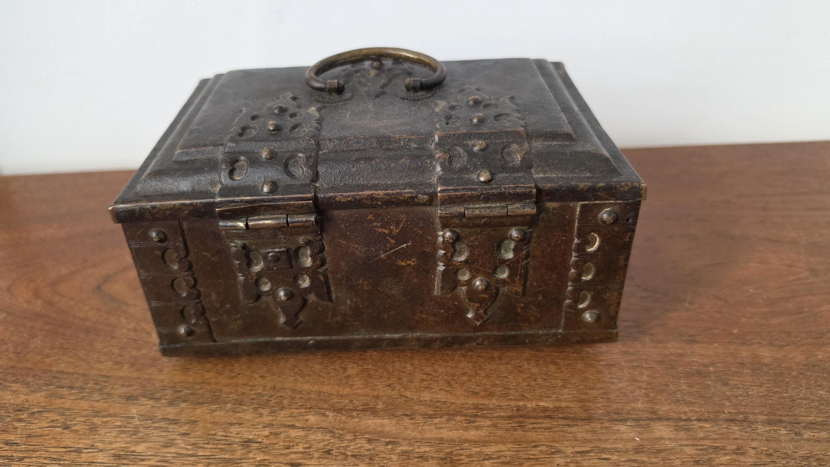 Vintage Brass Betel Box Paan Daan Kerala Box Vetrila Chellam Indian Trinket Chest Jewelry Casket Spice Box with Original Key