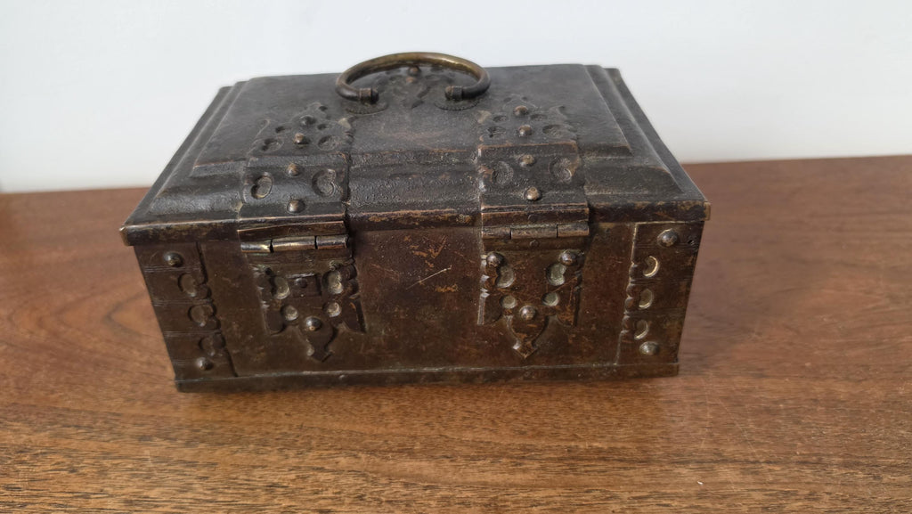 Vintage Brass Betel Box Paan Daan Kerala Box Vetrila Chellam Indian Trinket Chest Jewelry Casket Spice Box with Original Key