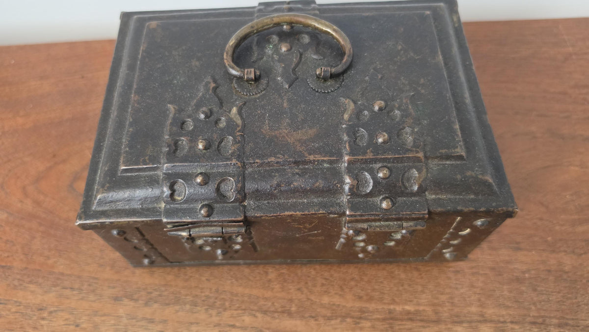 Vintage Brass Betel Box Paan Daan Kerala Box Vetrila Chellam Indian Trinket Chest Jewelry Casket Spice Box with Original Key