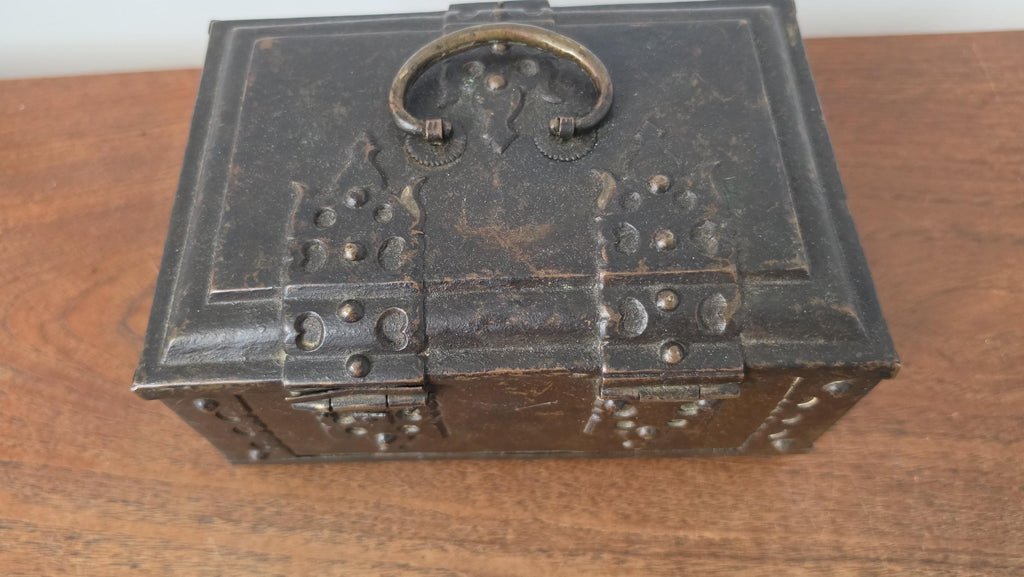 Vintage Brass Betel Box Paan Daan Kerala Box Vetrila Chellam Indian Trinket Chest Jewelry Casket Spice Box with Original Key