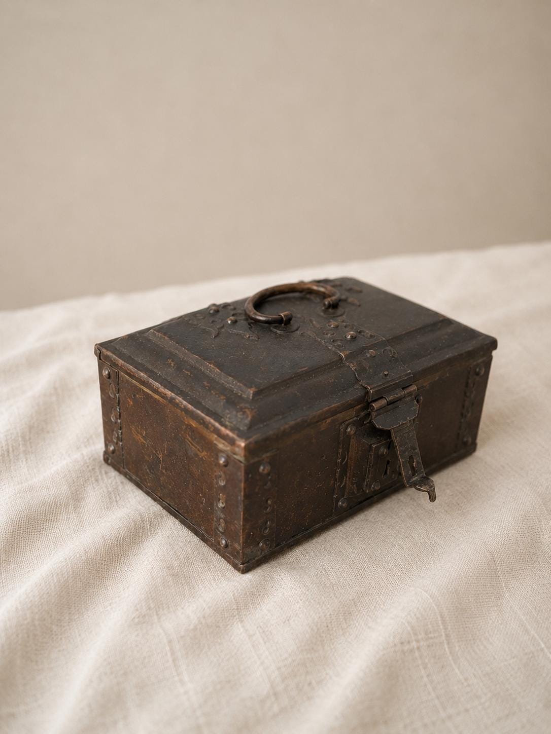 Vintage Brass Betel Box Paan Daan Kerala Box Vetrila Chellam Indian Trinket Chest Jewelry Casket Spice Box with Original Key