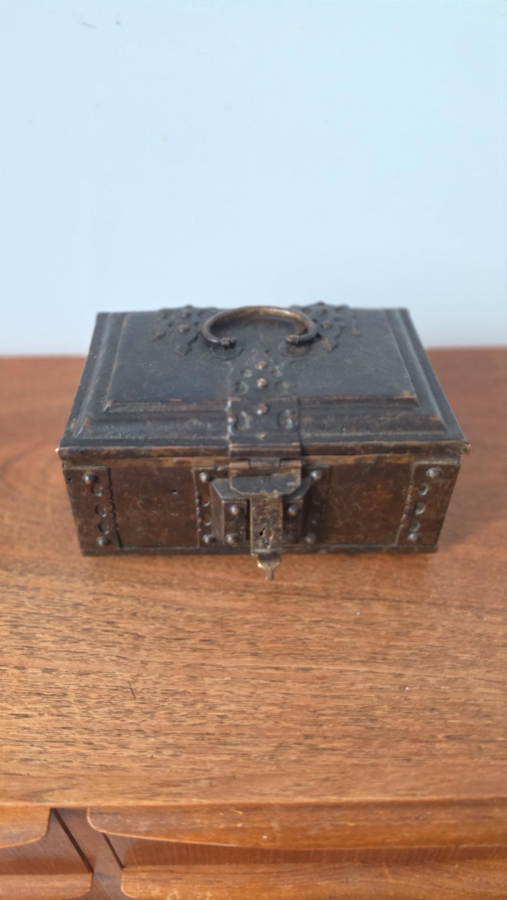 Vintage Brass Betel Box Paan Daan Kerala Box Vetrila Chellam Indian Trinket Chest Jewelry Casket Spice Box with Original Key