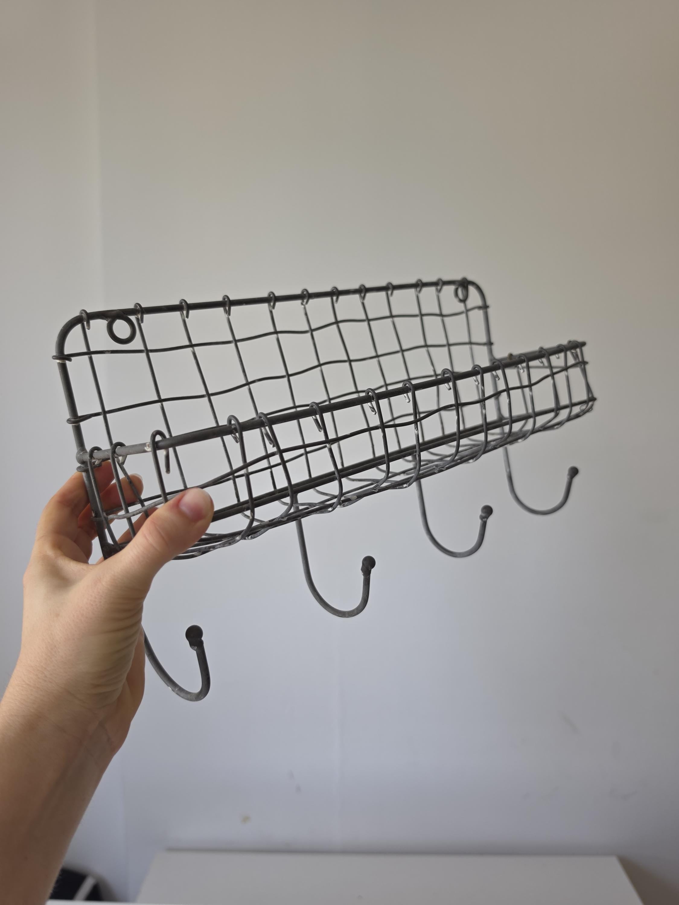 Vintage French Wire Wall Rack Metal Basket Coat Hooks Rustic Kitchen Bathroom Storage Organizer