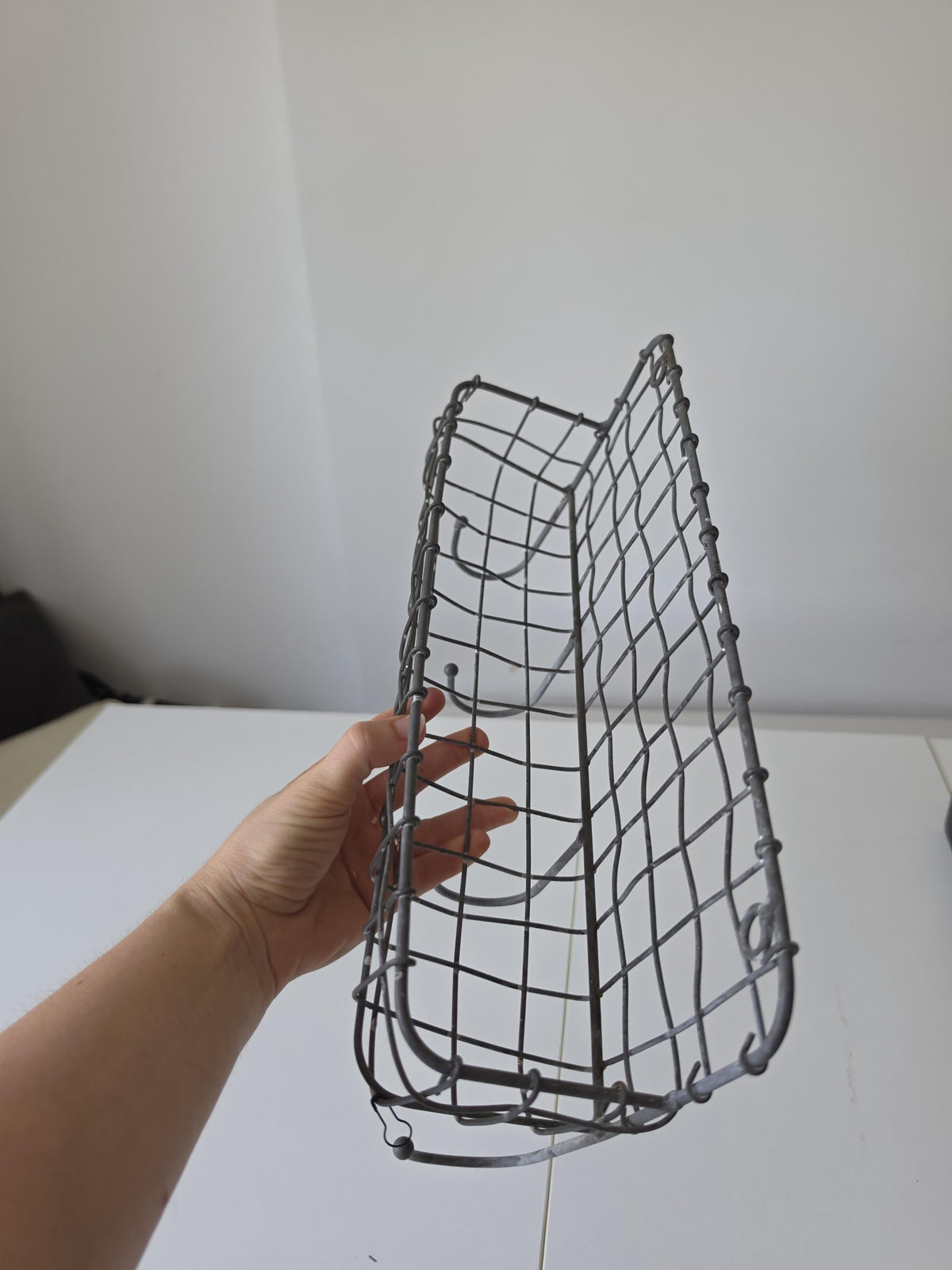Vintage French Wire Wall Rack Metal Basket Coat Hooks Rustic Kitchen Bathroom Storage Organizer