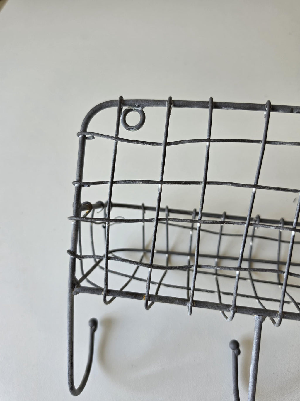 Vintage French Wire Wall Rack Metal Basket Coat Hooks Rustic Kitchen Bathroom Storage Organizer