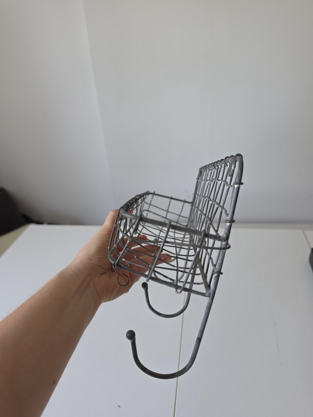 Vintage French Wire Wall Rack Metal Basket Coat Hooks Rustic Kitchen Bathroom Storage Organizer